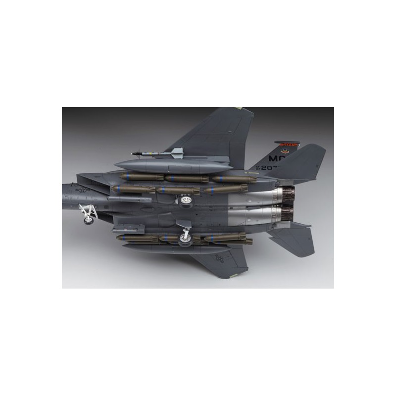 Maquette d'avion en plastique F-15E STRIKE EAGLE 1/72