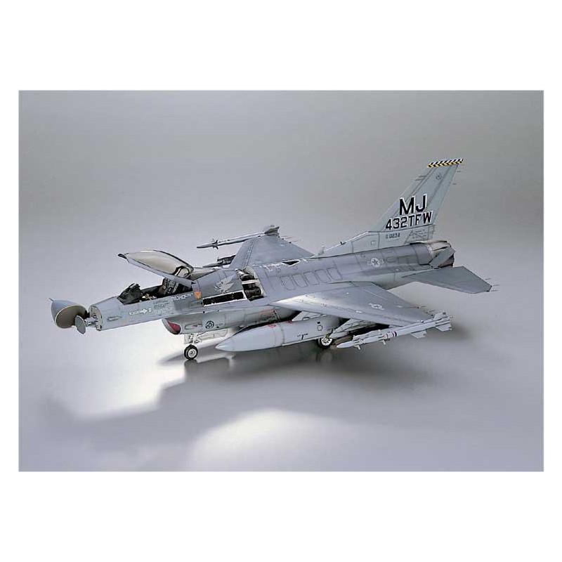 Maquette d'avion en plastique F-16A Plus Tomcat (S27)1/32