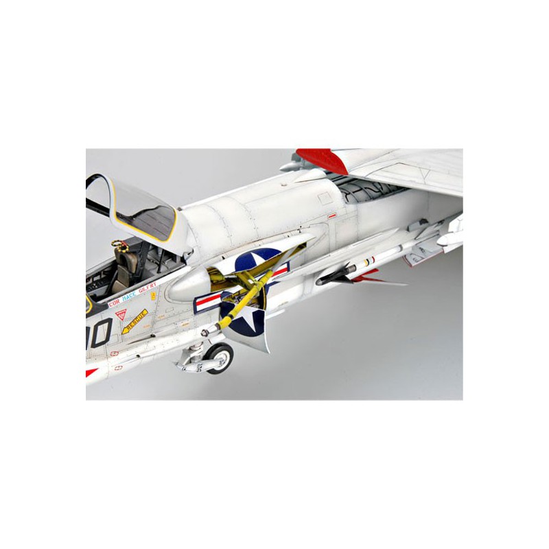 Maquette d'avion en plastique F-8J CRUSADER
