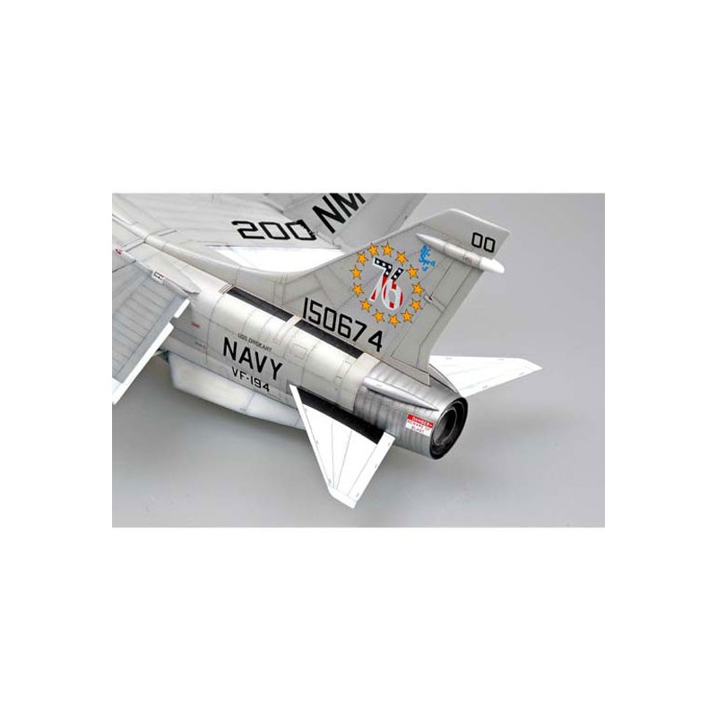 Maquette d'avion en plastique F-8J CRUSADER