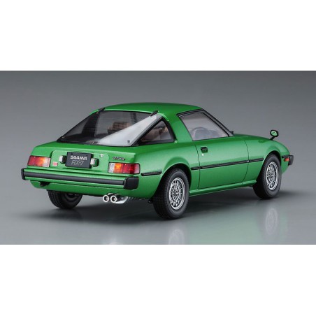 Maquette de voiture en plastique Mazda Savanna RX-7 (SA22C) 1/24 Maquette de voiture en plastique Mazda Savanna RX-7 (SA22C) 1/24