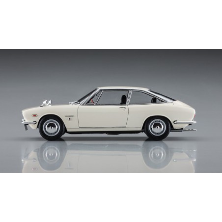 Maquette de voiture en plastique Isuzu 117 coupé 1968 1/24 Maquette de voiture en plastique Isuzu 117 coupé 1968 1/24