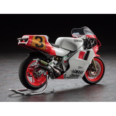 Maquette de moto en plastique YAMAHA YZR500 1988 1/12 Maquette de moto en plastique YAMAHA YZR500 1988 1/12