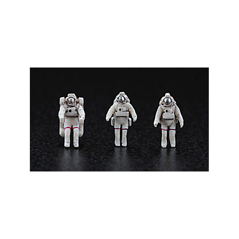 Maquette d'avion en plastique HUBBLE + SPACE SHUTTLE + Astronauts 1/200