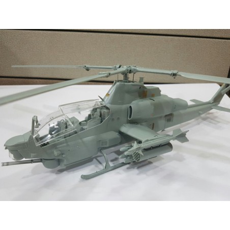 Maquette d'hélicoptère en plastique USMC AH-1Z Shark Mouth 1/35 Maquette d'hélicoptère en plastique USMC AH-1Z Shark Mouth 1/35