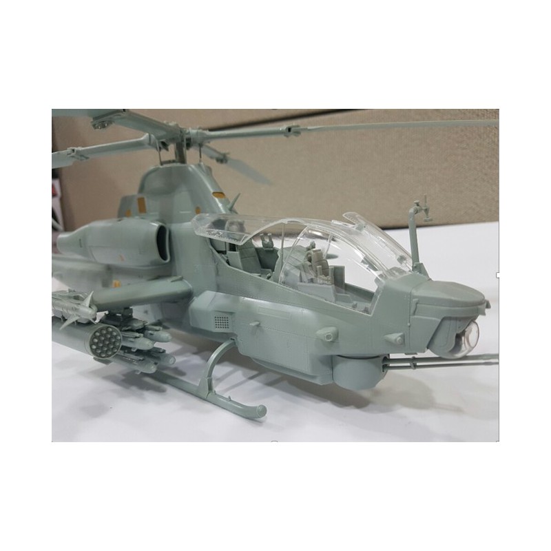 Maquette d'hélicoptère en plastique USMC AH-1Z Shark Mouth 1/35