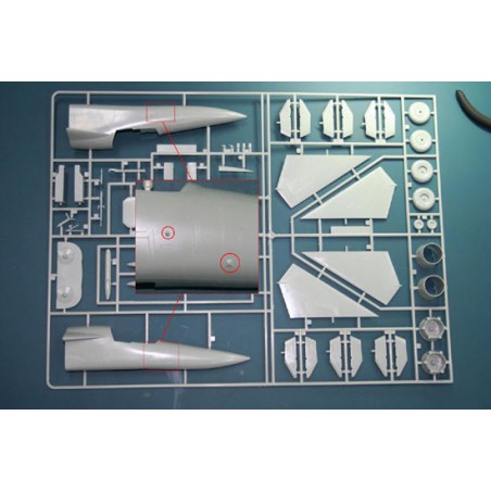 Maquette d'avion en plastique F-111C Australian AF 1/48 Maquette d'avion en plastique F-111C Australian AF 1/48