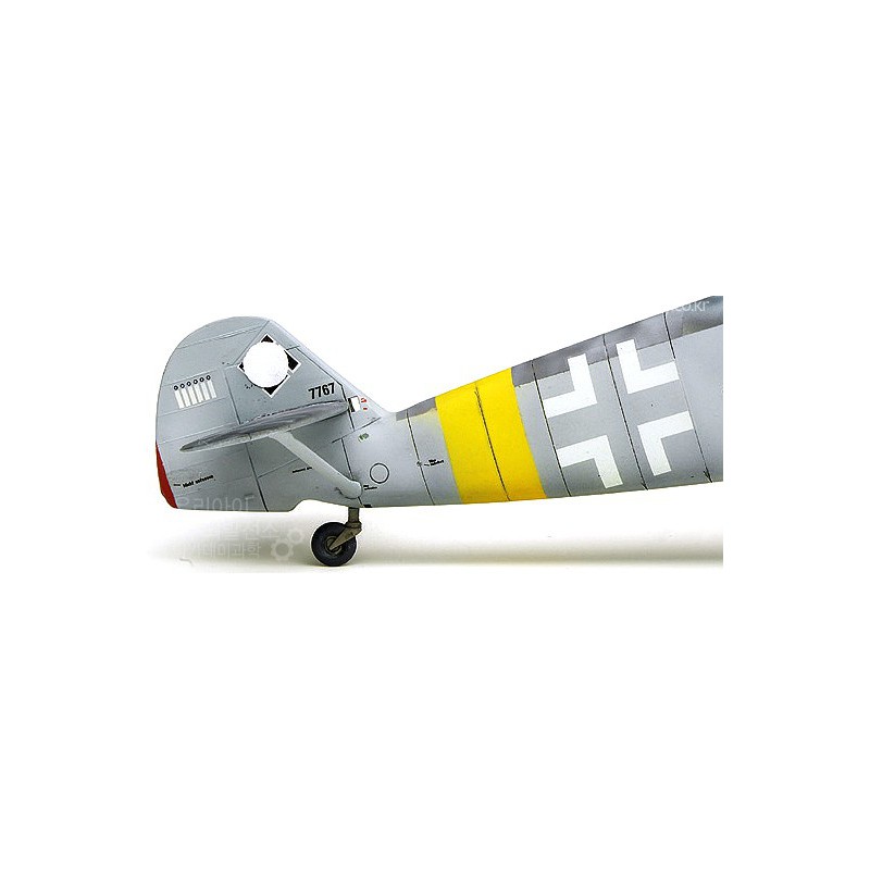 Maquette d'avion en plastique Messerschmitt BF109T-2 1/48