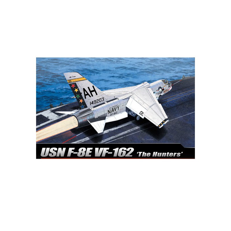 Maquette d'avion en plastique USN F-8E VF-162 The Hunters 1/72 Maquette d'avion en plastique USN F-8E VF-162 The Hunters 1/72