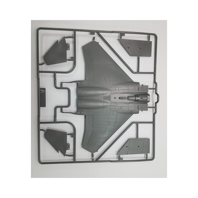 Maquette d'avion en plastique USAF F-15E 33th 1/72