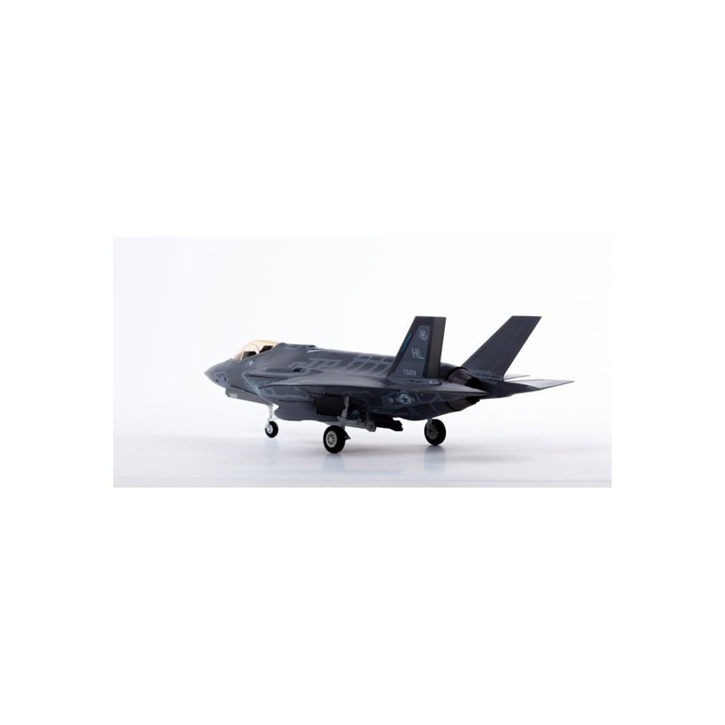 Maquette d'avion en plastique F-35A Seven Nations 1/72