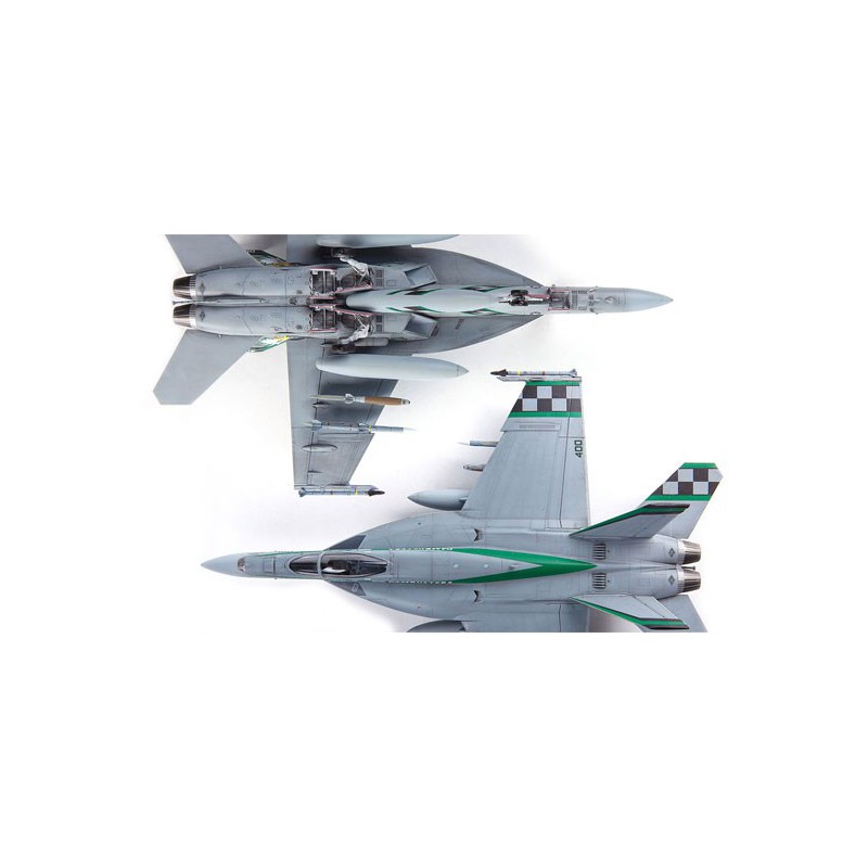Maquette d'avion en plastique USN F/A-18E VFA-195 « Chippy Ho » 1/72 Maquette d'avion en plastique USN F/A-18E VFA-195 « Chippy Ho » 1/72