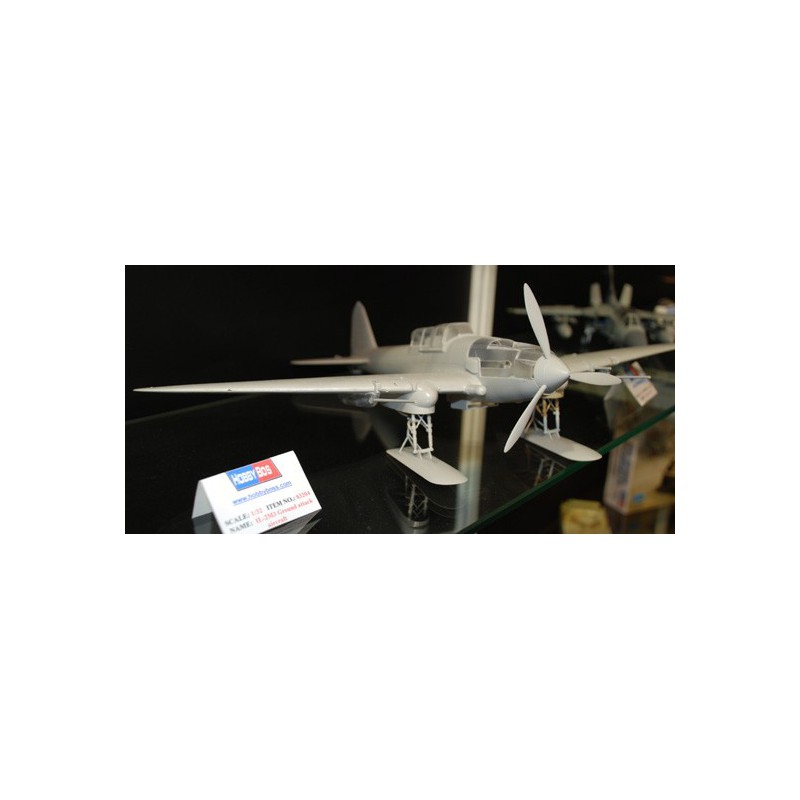 Maquette d'avion en plastique IL-2 Sturmovik on Skis 1/32