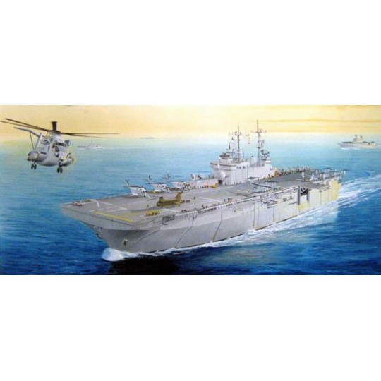 Maquette de Bateau en plastique Porte A. USS Wasp LHD-1 1/700 Maquette de Bateau en plastique Porte A. USS Wasp LHD-1 1/700