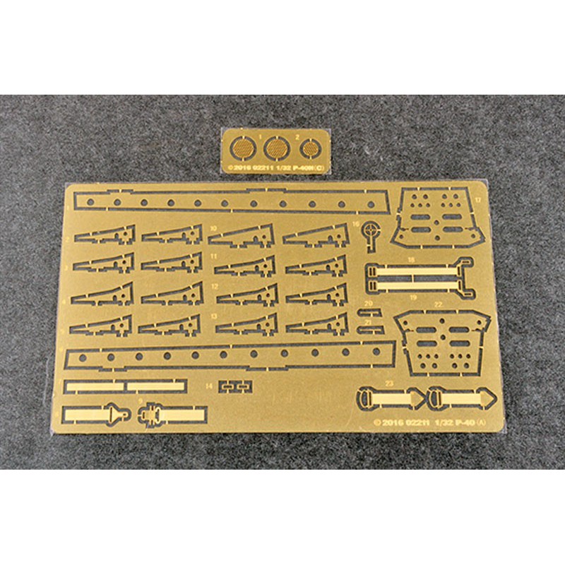 Maquette d'avion en plastique P-40M War Hawk 1/32 Maquette d'avion en plastique P-40M War Hawk 1/32