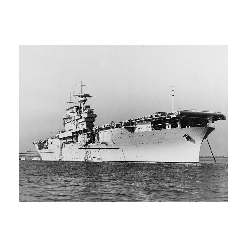 Maquette de Bateau en plastique US NAVY YORKTOWN CV-5 1/200