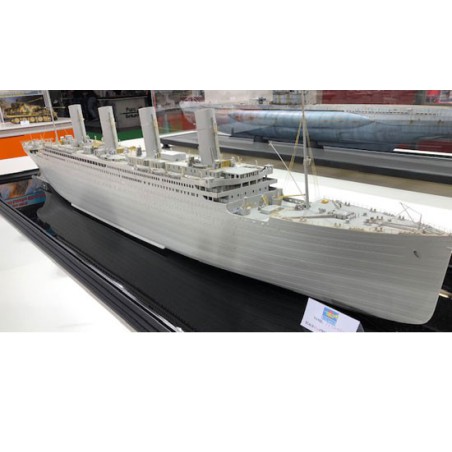 Maquette de Bateau en plastique R.M.S. TITANIC 1/200 Maquette de Bateau en plastique R.M.S. TITANIC 1/200