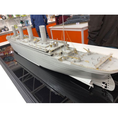 Maquette de Bateau en plastique R.M.S. TITANIC 1/200 Maquette de Bateau en plastique R.M.S. TITANIC 1/200