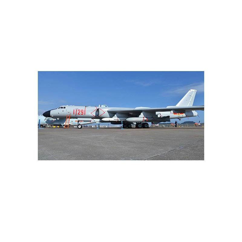 Maquette d'avion en plastique Xian H-6K Stratedgic Bomber 1/144