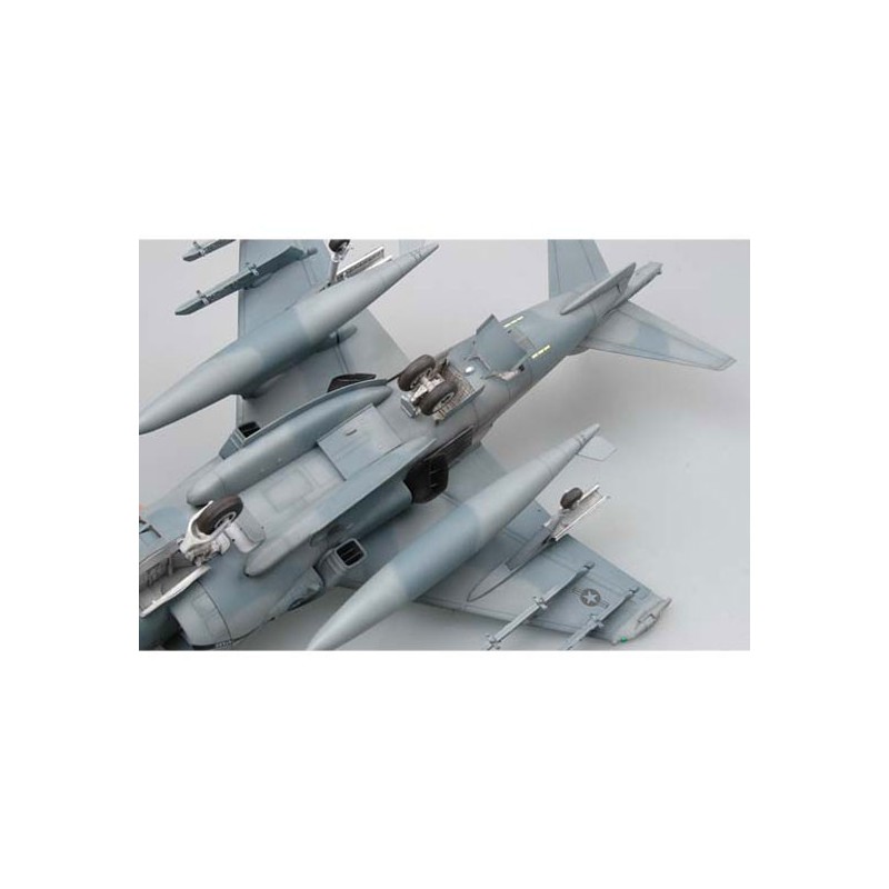 Maquette d'avion en plastique AV-8B HARRIER II