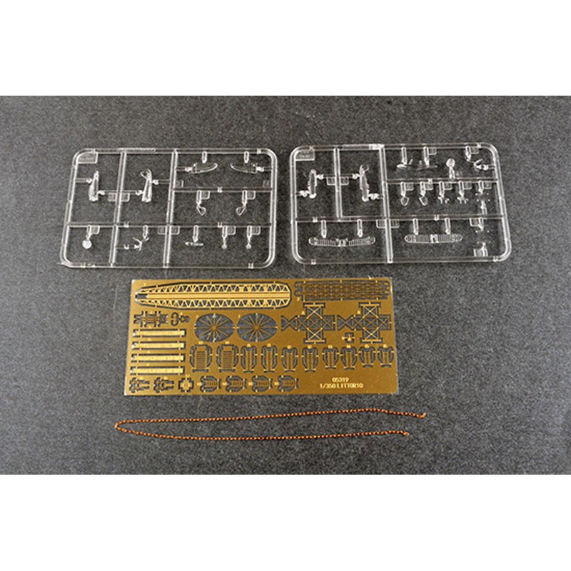 Maquette de Bateau en plastique RN Vittorio Veneto 1940 1/350