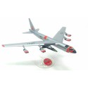 Maquette d'avion en plastique B-52 and X-15 with swivel stand 1/175 Maquette d'avion en plastique B-52 and X-15 with swivel stand 1/175