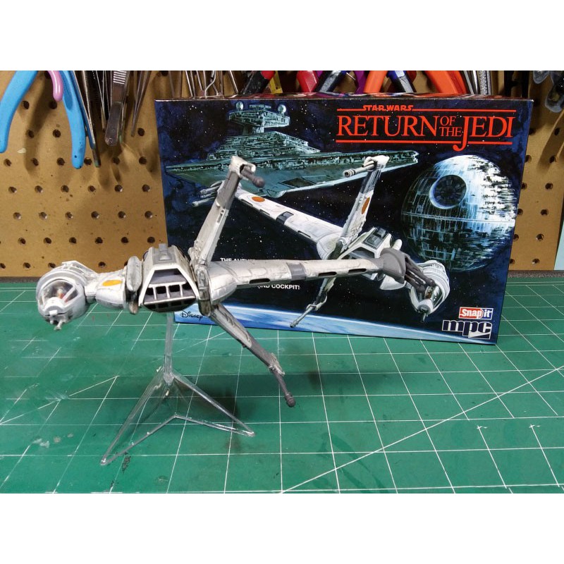 Modèle de science-fiction en plastique Star Wars : B-wing Fighter 1/64 Modèle de science-fiction en plastique Star Wars : B-wing Fighter 1/64