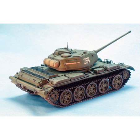 Maquette de Char en plastique T-44M Soviet Tank 1/35 Maquette de Char en plastique T-44M Soviet Tank 1/35