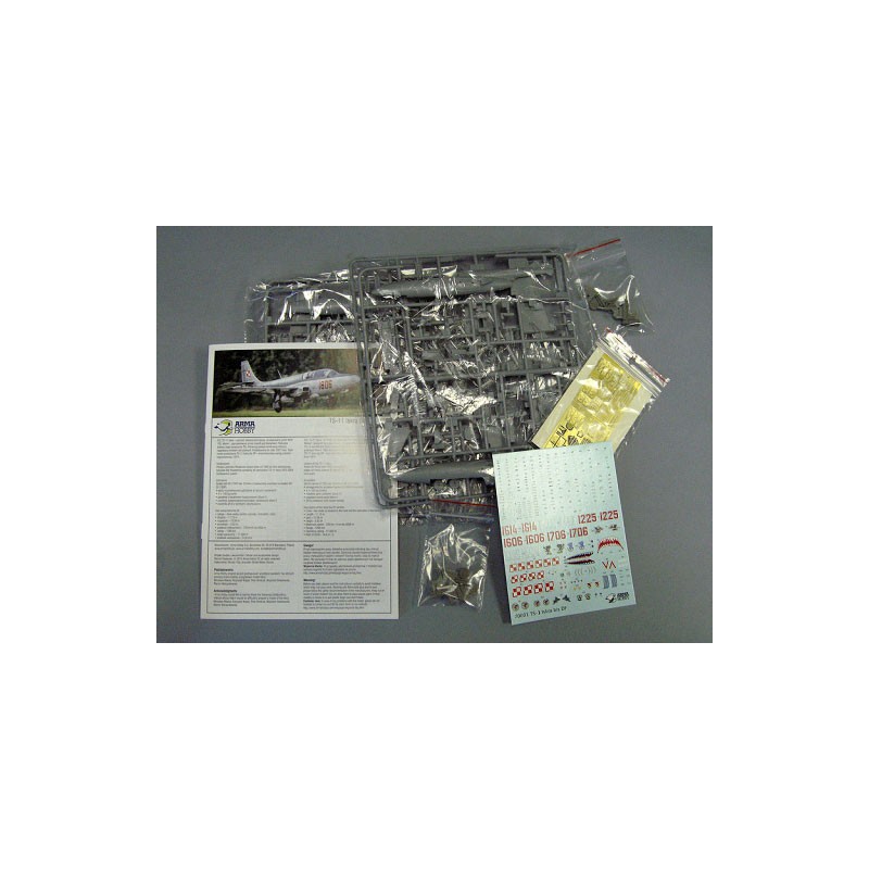 Maquette d'avion en plastique TS-11 ISKRA Deluxe 1/72