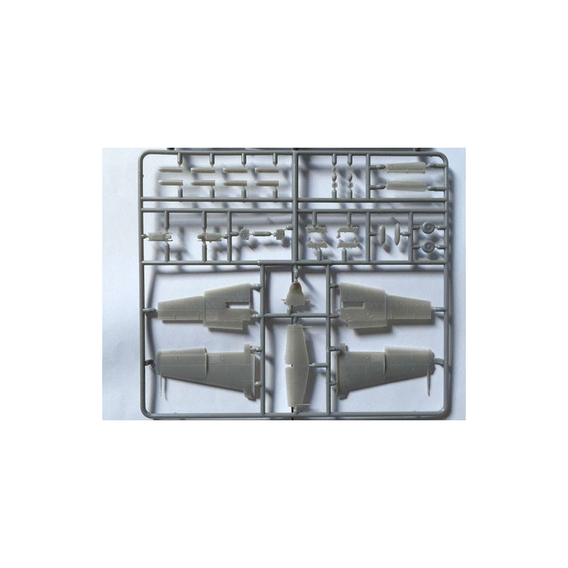 Maquette d'avion en plastique TS-11 ISKRA Expert set