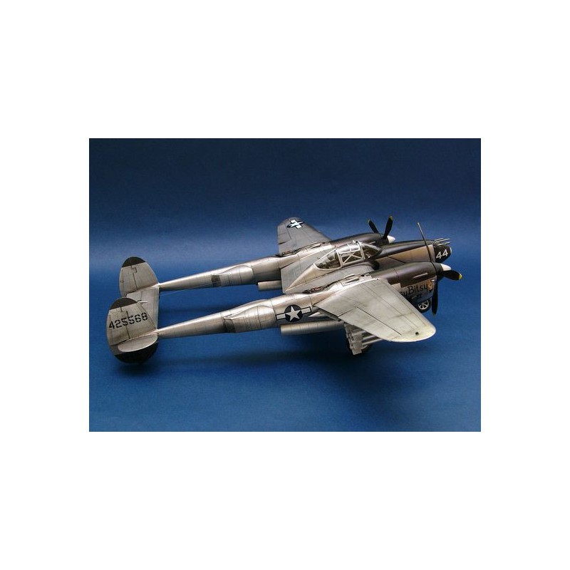 Maquette d'avion en plastique P-38L-5-LO LIGHTNING Maquette d'avion en plastique P-38L-5-LO LIGHTNING