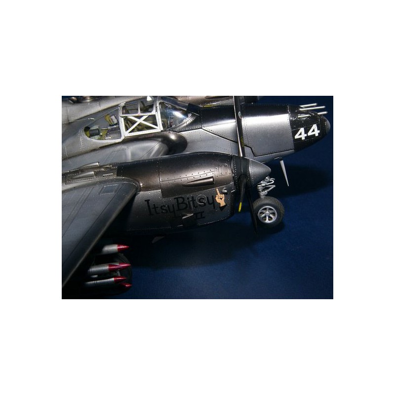 Maquette d'avion en plastique P-38L-5-LO LIGHTNING Maquette d'avion en plastique P-38L-5-LO LIGHTNING