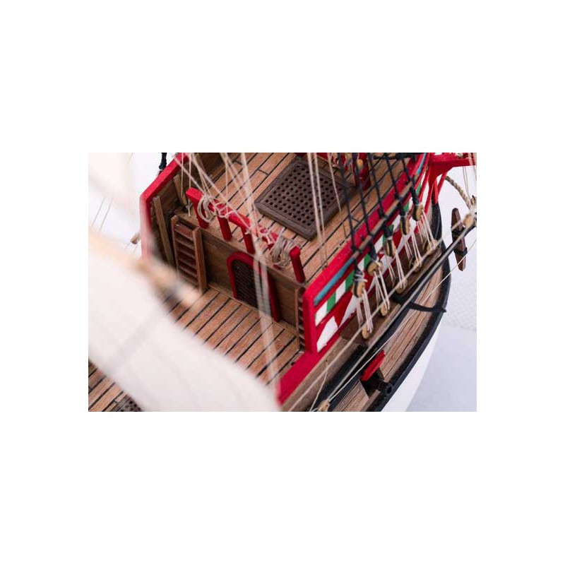 Bateau statique Golden Hind 1/72