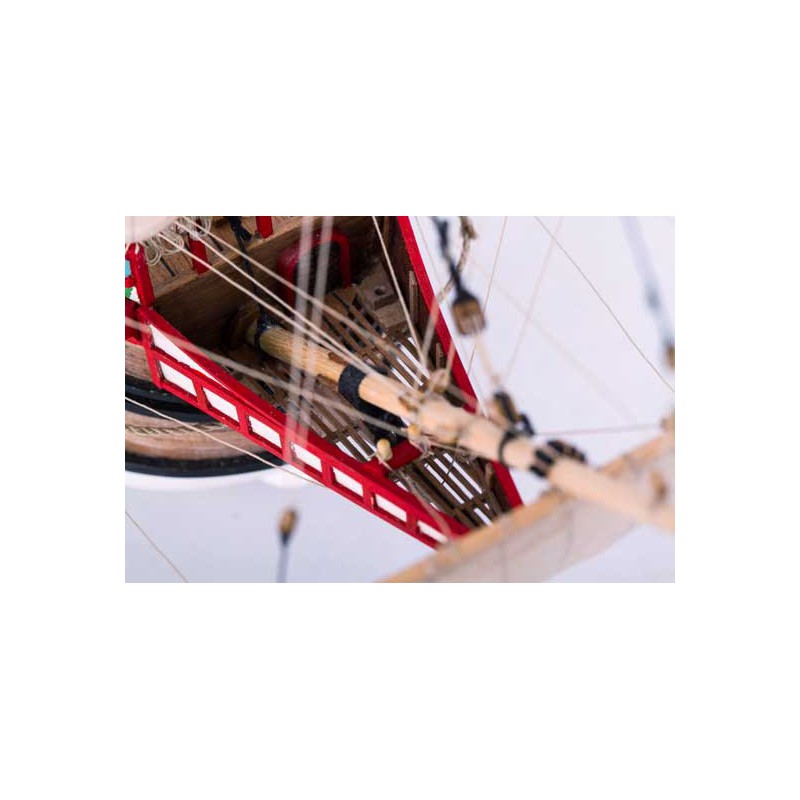 Bateau statique Golden Hind 1/72