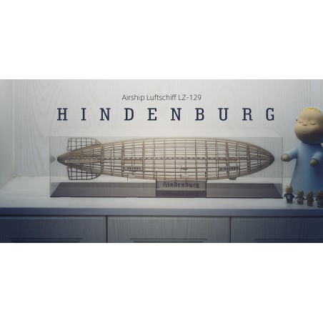 Maquette d'avion en bois HINDENBURG statique 1/408 Maquette d'avion en bois HINDENBURG statique 1/408