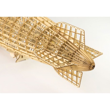 Maquette d'avion en bois HINDENBURG statique 1/408 Maquette d'avion en bois HINDENBURG statique 1/408