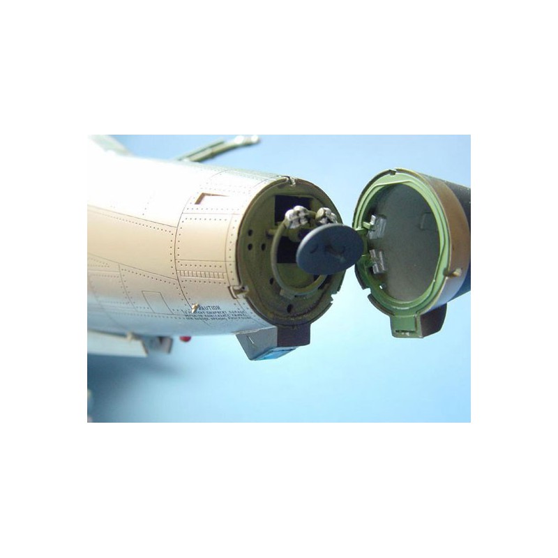 Maquette d'avion en plastique F-105D THUNDERCHIEF