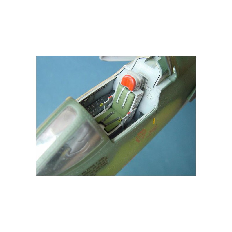 Maquette d'avion en plastique F-105D THUNDERCHIEF