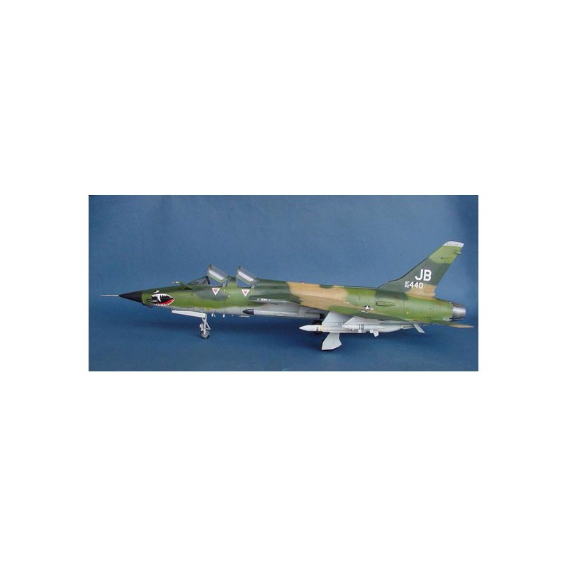 Maquette d'avion en plastique F-105G WILD WEASEL