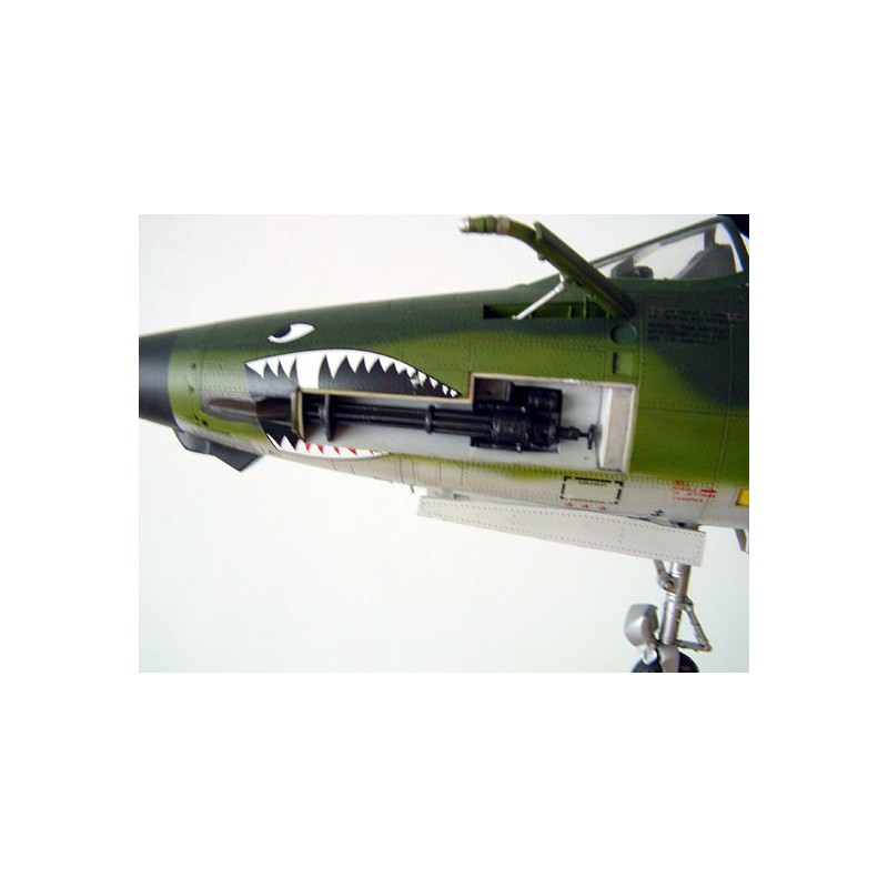 Maquette d'avion en plastique F-105G WILD WEASEL