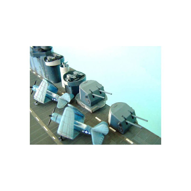 Maquette de Bateau en plastique US YORKTOWN CV-10 1944