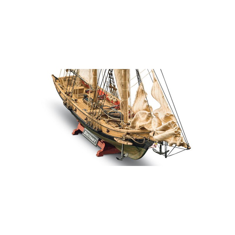 Bateau statique BLACKBEARD Corsair Sloop 1/57