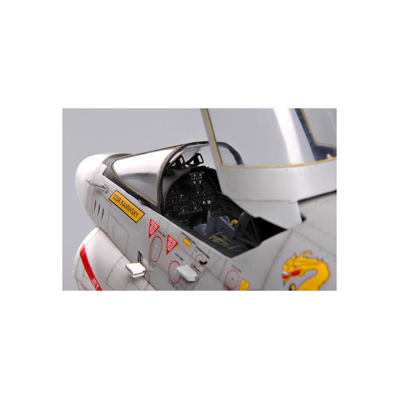 Maquette d'avion en plastique USS A-7E CORSAIR II