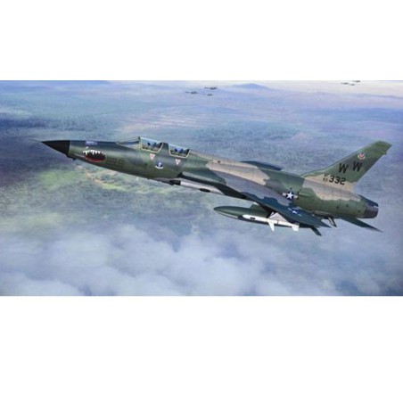 Maquette d'avion en plastique F-105G "THUNDERCHIEF" Maquette d'avion en plastique F-105G "THUNDERCHIEF"
