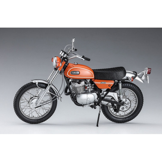 Maquette de moto en plastique Yamaha Enduro DT250 « Orange Mandarine » 1:10 SP529 Maquette de moto en plastique Yamaha Enduro DT250 « Orange Mandarine » 1:10 SP529