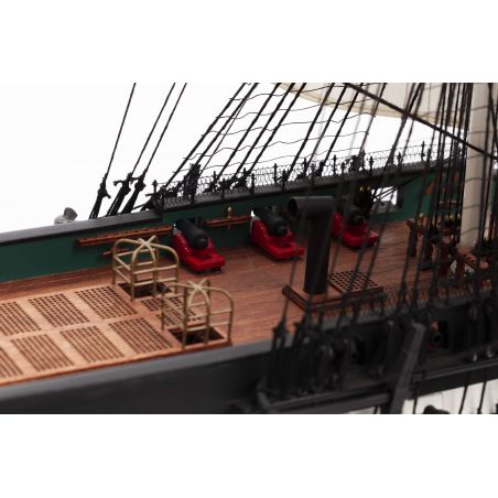 Bateau statique USS CONSTITUTION 1/100 Bateau statique USS CONSTITUTION 1/100