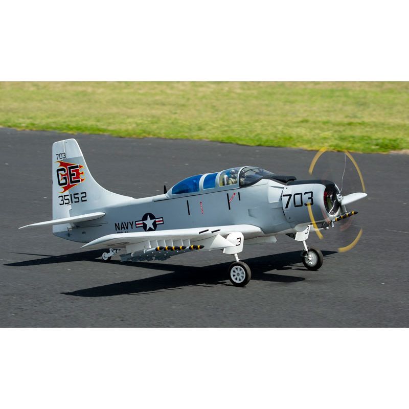 Avion thermique radiocommandé Skyraider 35-60cc Gris ARF Avion thermique radiocommandé Skyraider 35-60cc Gris ARF