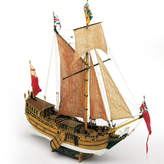 Bateau statique Yacht Mary