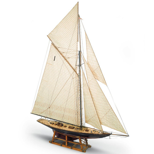 Bote estática Britannia 1/64