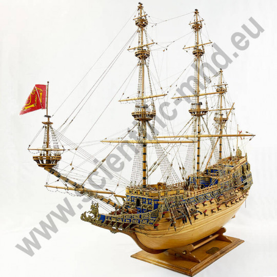 Bote estática SOVEREIGN OF...